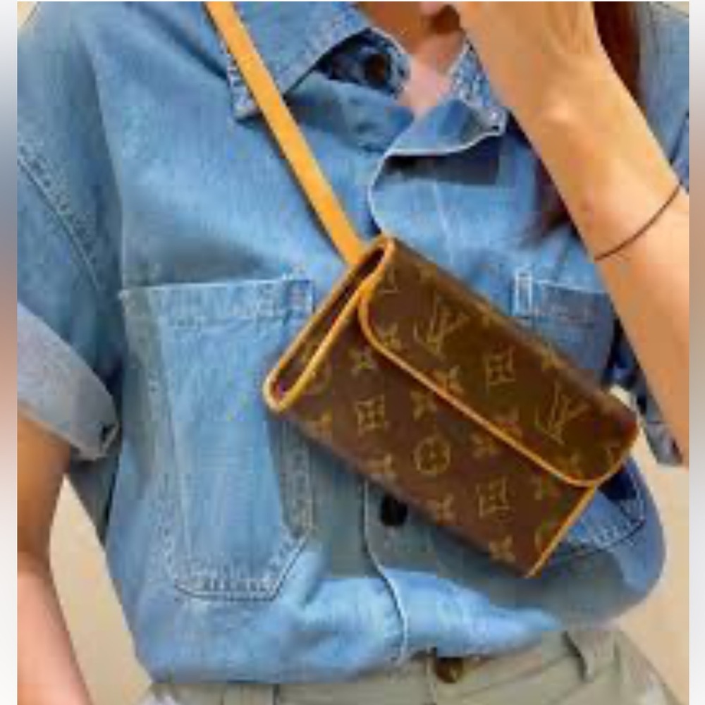 Authentic Louis Vuitton Monogram Pochette Florentine Pouch Clutch Bag